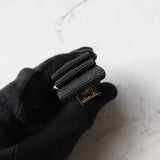 サルバトーレ フェラガモ ヴァラリボン キャンバス バレッタ 髪留め ブラック / ゴールド 箱付き - NEWSED