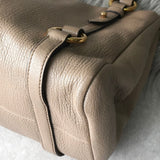 ミュウミュウ ロゴ レザー ハンドバッグ ベージュ レディース - NEWSED