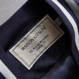 メゾン キツネ カレッジロゴ バックロゴ ワッペン スタジャン ネイビー/ホワイト - NEWSED