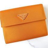 プラダ ナイロン 三つ折り財布 トライアングルロゴ オレンジ - NEWSED