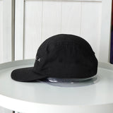 エムエムシックス メゾンマルジェラ スタッズ ロゴ ベースボール キャップ 帽子 ブラック - NEWSED