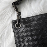 ボッテガ ヴェネタ イントレチャート レザー ショルダーバッグ ブラック - NEWSED