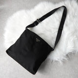 プラダ ポコノ テスート ナイロン ショルダーバッグ 三角プレート ブラック ギャランティーカード付き - NEWSED