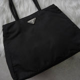 プラダ ポコノ テスート ナイロン ハンドバッグ トライアングルロゴ ブラック - NEWSED