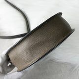 フェンディ ペカン PVC / レザー 1925スタンプ ラウンド ショルダーバッグ ポシェット ブラック / カーキ - NEWSED