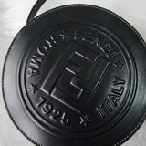 フェンディ ペカン PVC / レザー 1925スタンプ ラウンド ショルダーバッグ ポシェット ブラック / カーキ - NEWSED