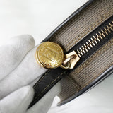 フェンディ ペカン PVC / レザー 1925スタンプ ラウンド ショルダーバッグ ポシェット ブラック / カーキ - NEWSED