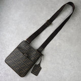 フェンディ ズッカ PVC/レザー ショルダーバッグ カーキ / ブラウン 7VA214 - NEWSED