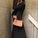 トッズ Tタイムレス レザー 2way ハンドバッグ ショルダーバッグ ブラウン - NEWSED