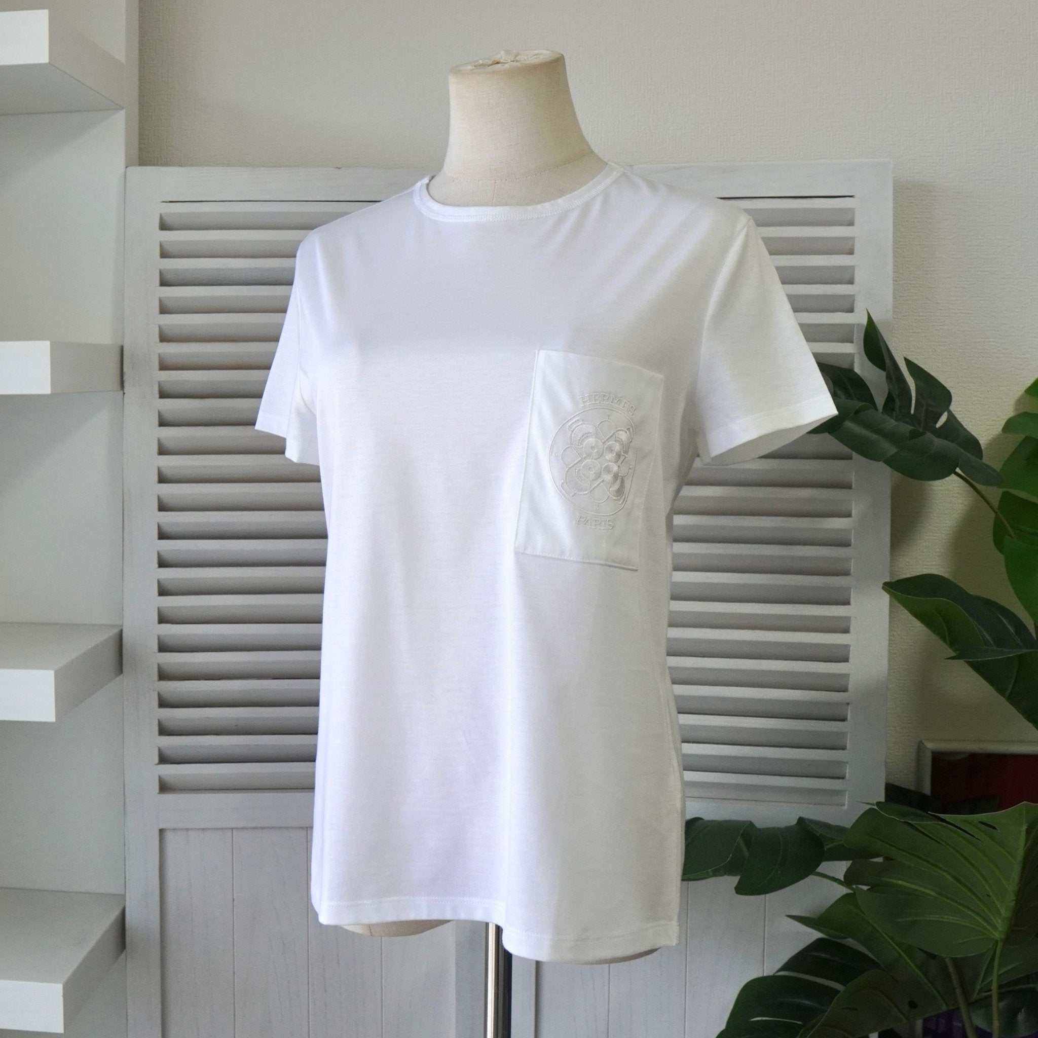 エルメス ロゴ 刺繍 ポケット Tシャツ ホワイト | ブランド古着を扱う エルメス ロゴ 刺繍 ポケット Tシャツ ホワイト | ブランド古着を扱う