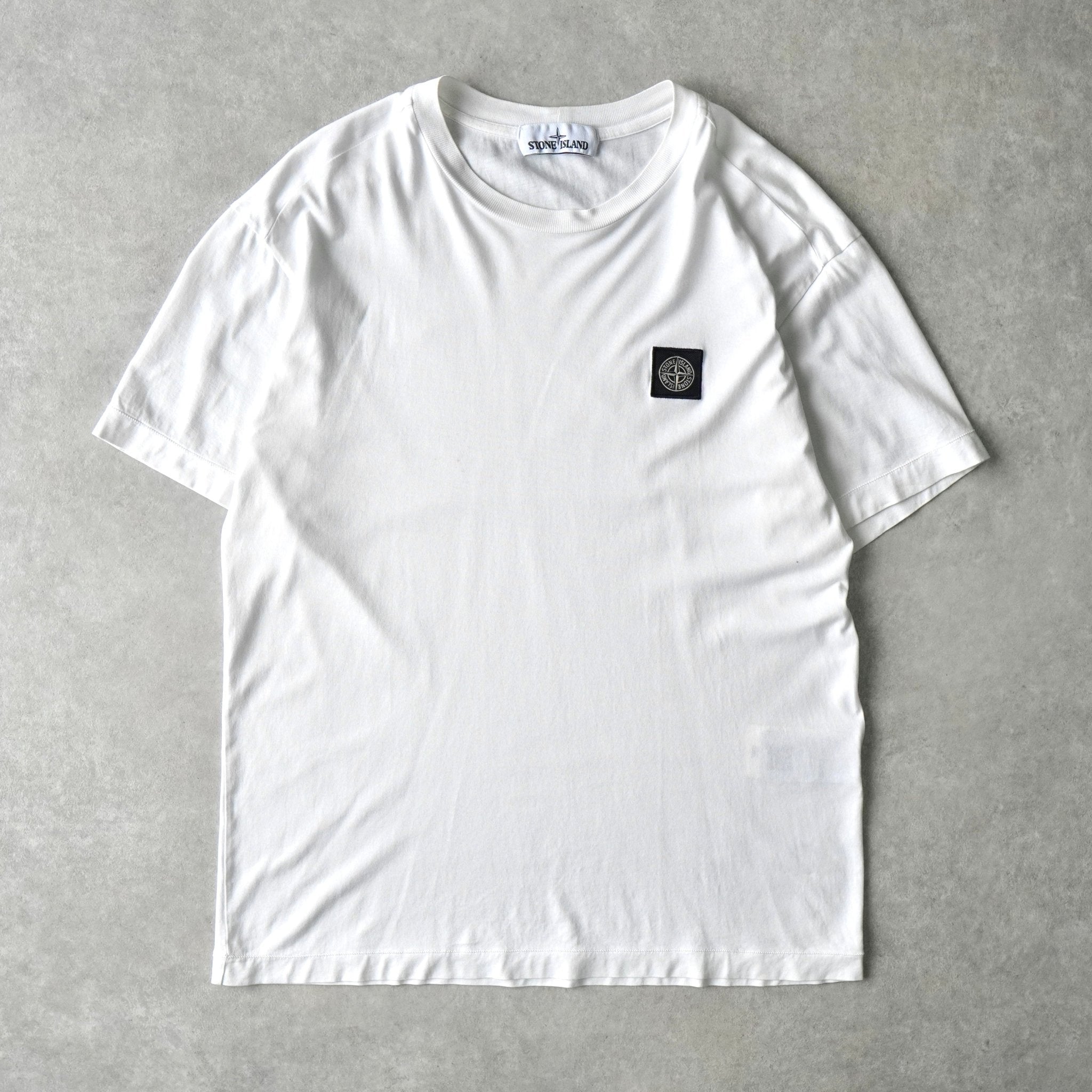 送料・関税込 STONE  コンパス ロゴ Tシャツ Stone Island コンパスプリント Tシャツ | ホワイト | FARFETCH JP