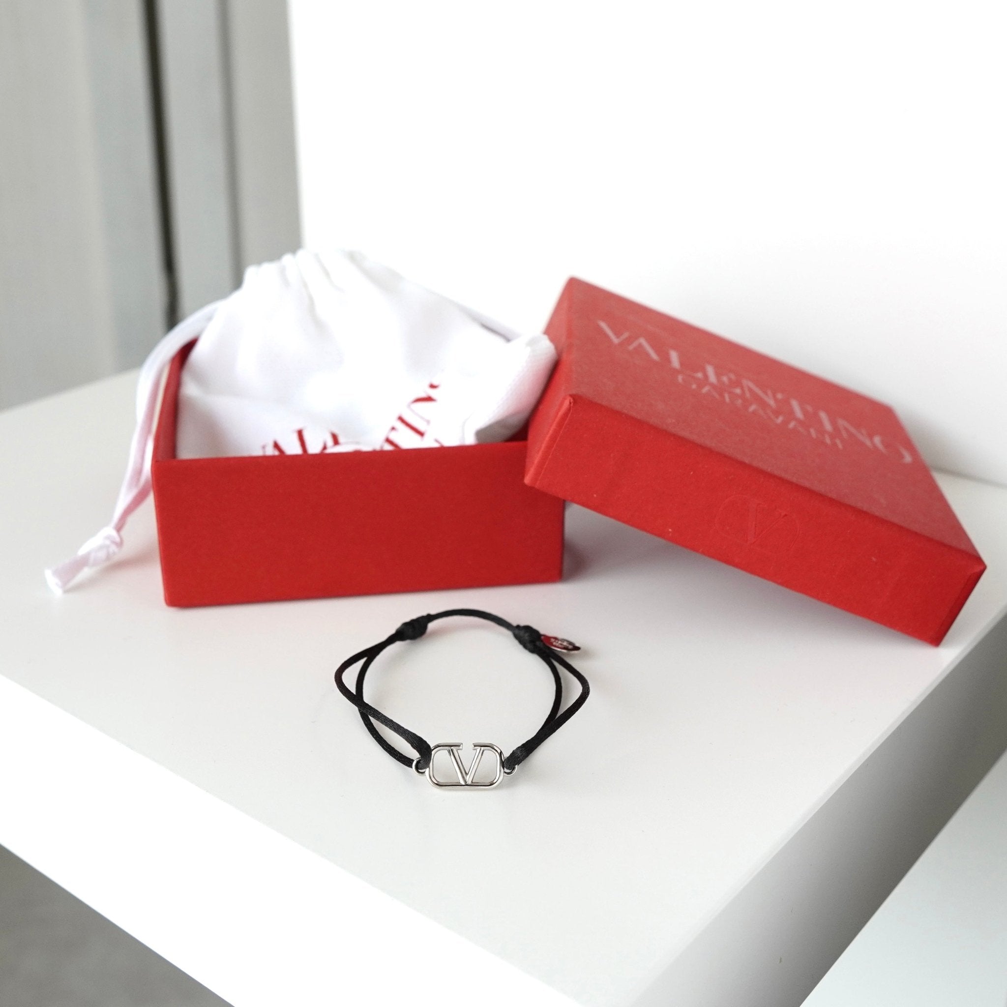 ヴァレンティノ Vロゴ シグネチャー ブレスレット シルバー