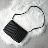 ヴァレンティノ Vステッチ レザー ショルダーバッグ ブラック - NEWSED