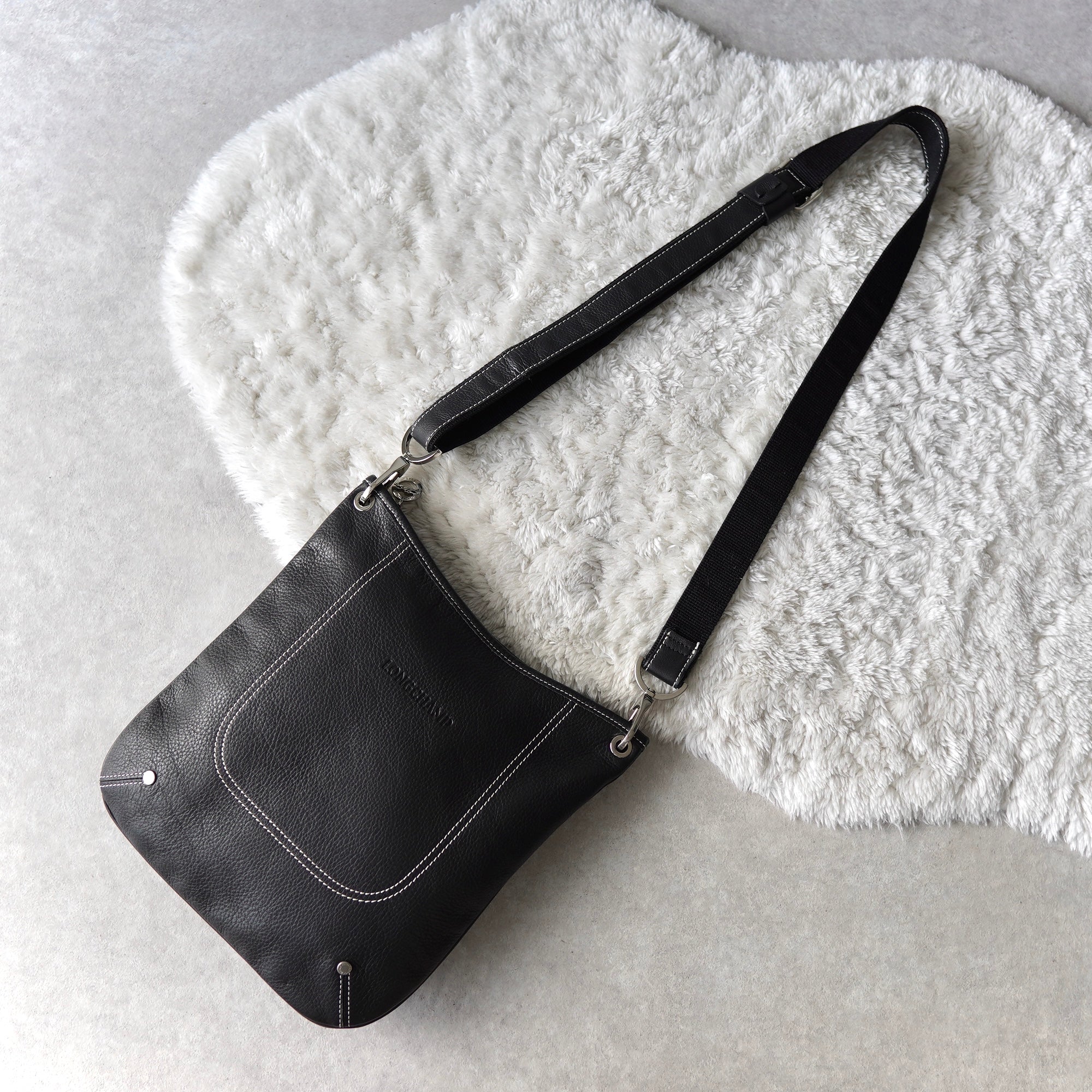 バッグ White Stitch Black Leather Shoulder Bag White Stitch Black Leather Shoulder Bag