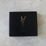 イヴ サンローラン カサンドラロゴ YSLロゴ コールド レザー ネックレス チョーカー 箱付き - NEWSED