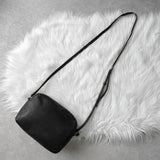 イヴ サンローラン ヴィンテージ YSLロゴ レザー ショルダーバッグ ポシェット ブラック - NEWSED