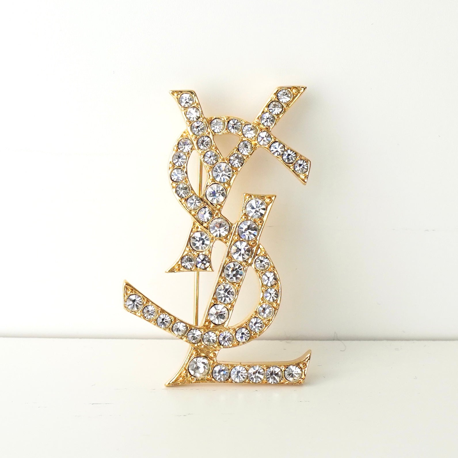 イヴ・サンローラン YVES SAINT LAURENT YSLロゴ ラインストーン ブローチ ゴールド WS6180 – NUIR VINTAGE