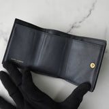 イヴ サンローラン YSLロゴ Vステッチ レザー 三つ折り財布 コンパクトウォレット グレー - NEWSED