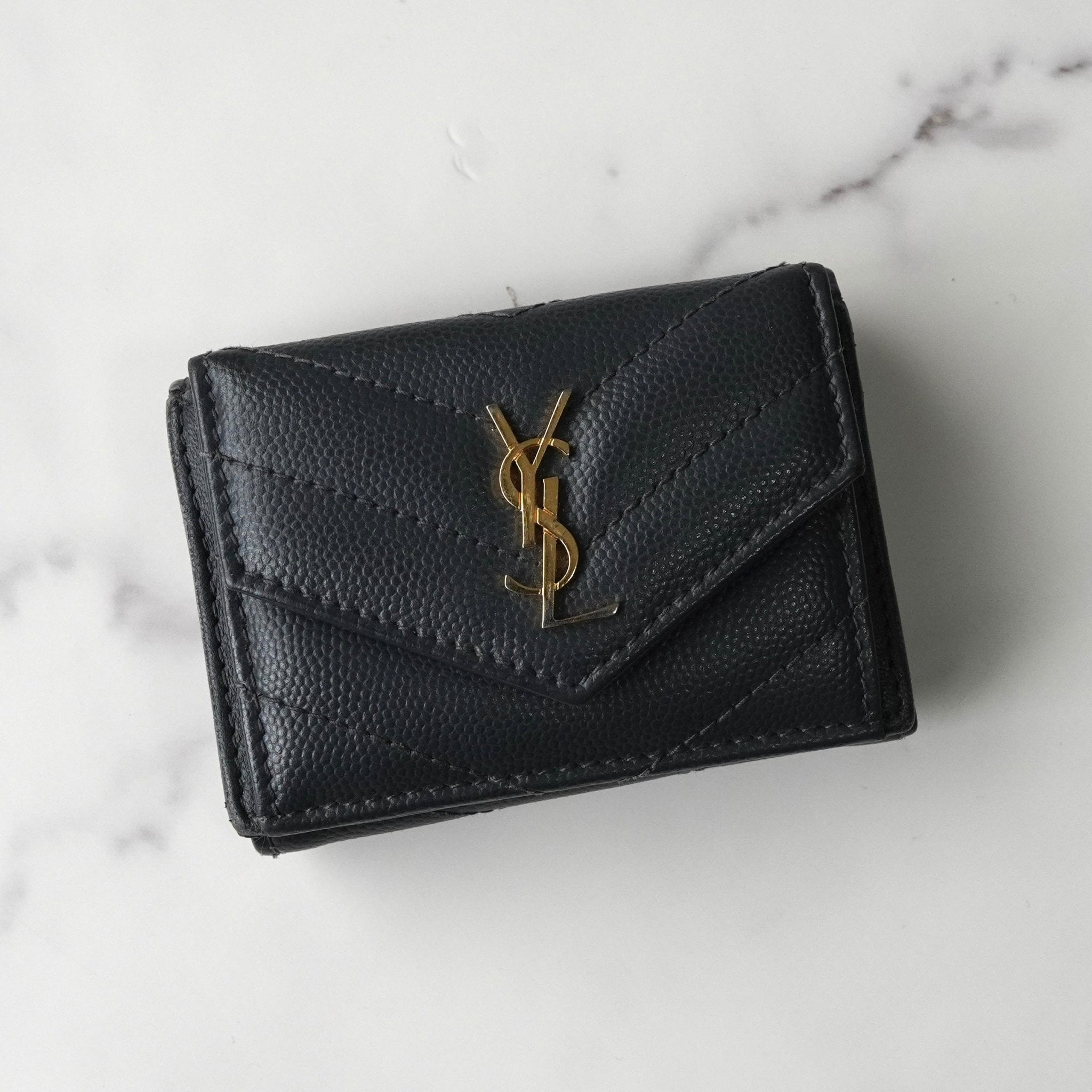 イヴ サンローラン YSLロゴ Vステッチ レザー 三つ折り財布 コンパクト