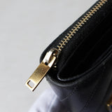 イヴ・サンローラン 二つ折り財布 カサンドラロゴ YSLロゴ Vステッチ ブラック - NEWSED