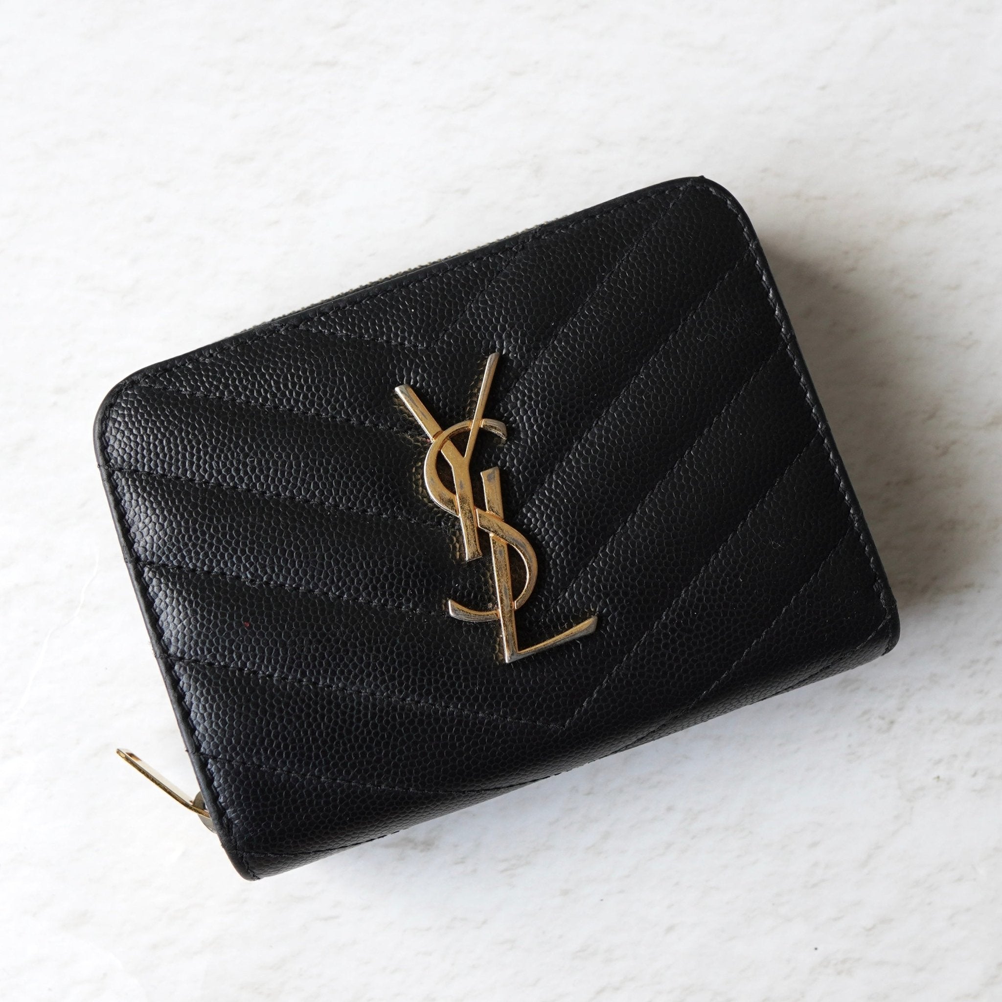 サンローラン Vステッチ カサンドラ 二つ折り財布 668288 YSL ロゴ