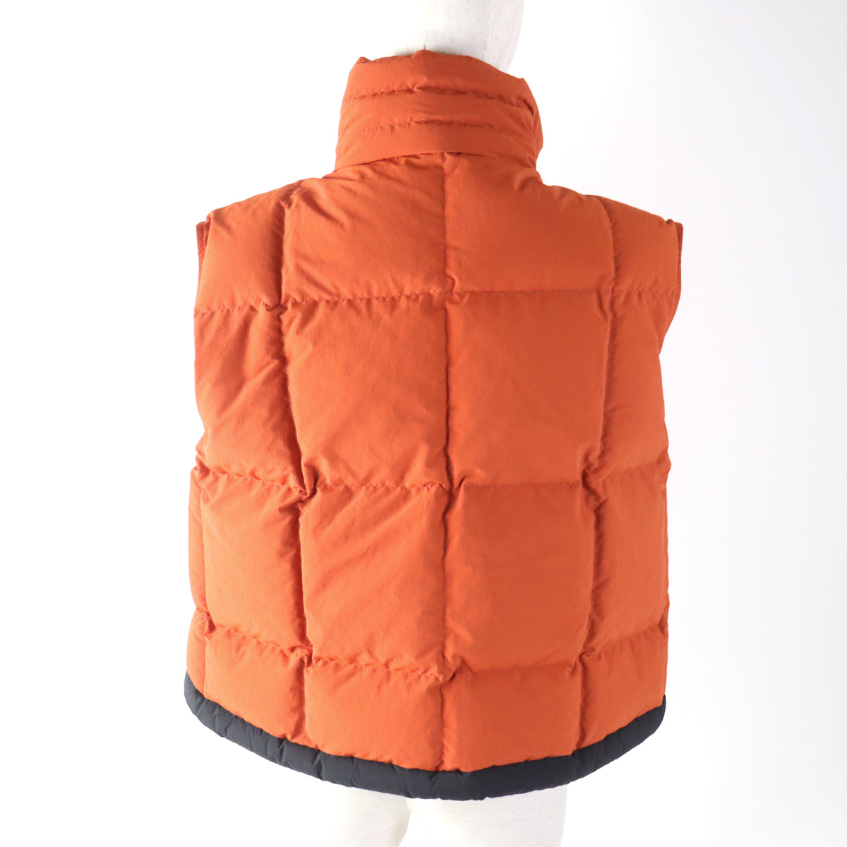モンクレール ジーニアス 2 DEMETRIA GILET ロゴワッペン付き グリッドキルティング ジップアップ ドローストリング スタンドカラー ダウンベスト オレンジ系 0 レディース