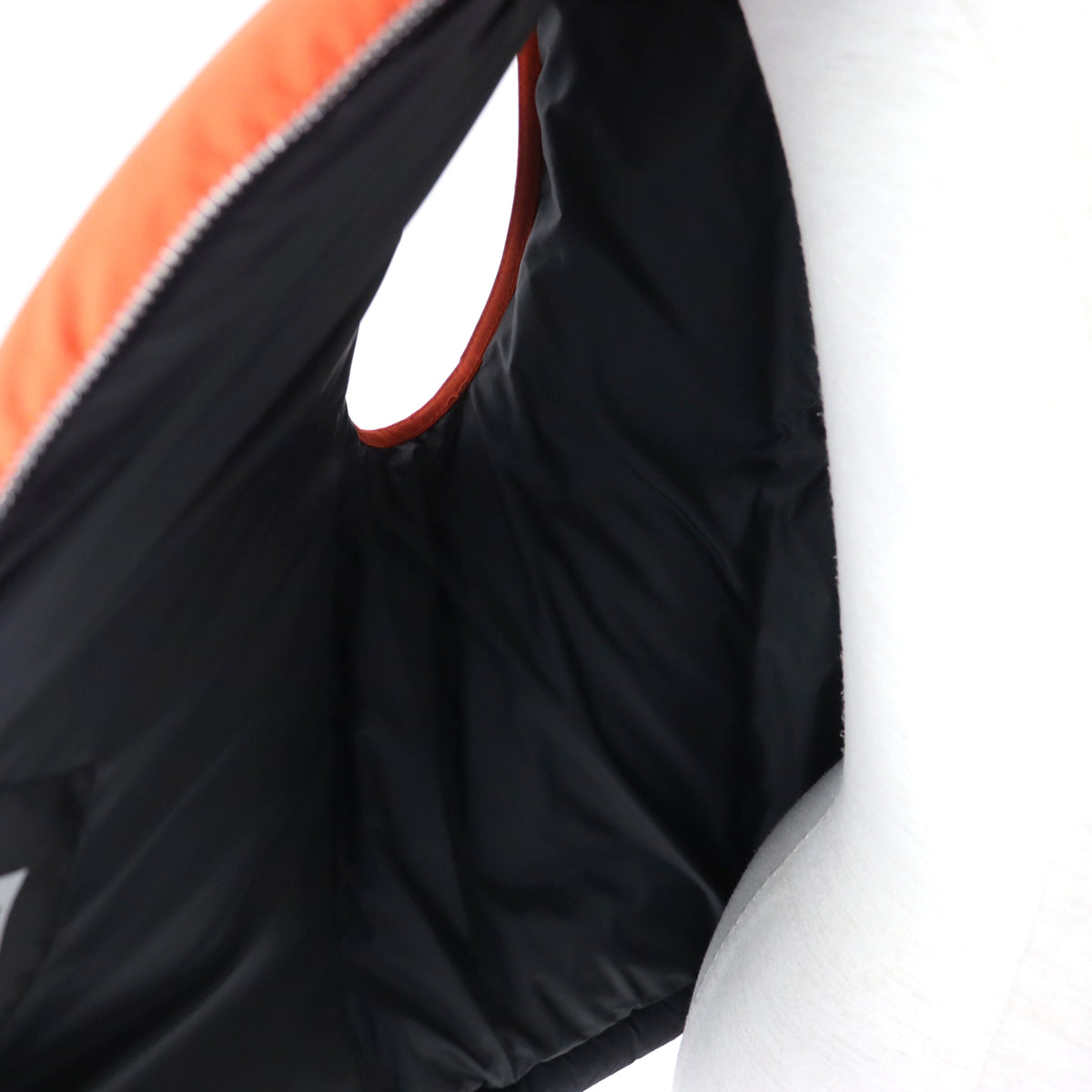 モンクレール ジーニアス 2 DEMETRIA GILET ロゴワッペン付き グリッドキルティング ジップアップ ドローストリング スタンドカラー ダウンベスト オレンジ系 0 レディース