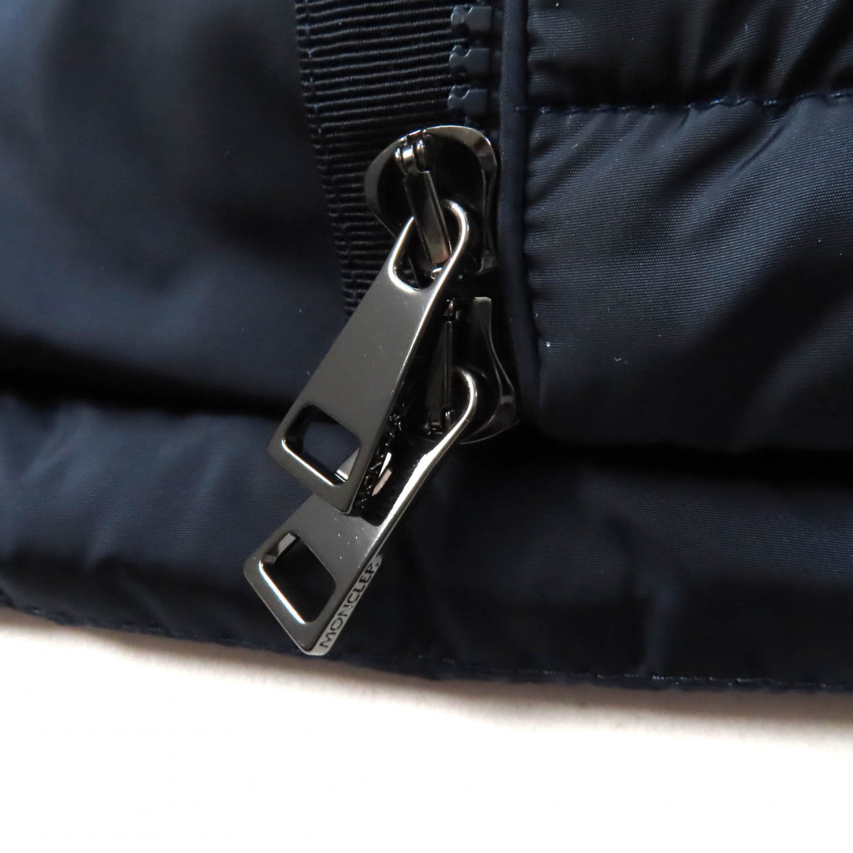 モンクレール FLAMMETTE フード・ロゴワッペン付 ZIP UP ダウンコート ネイビー 00 レディース