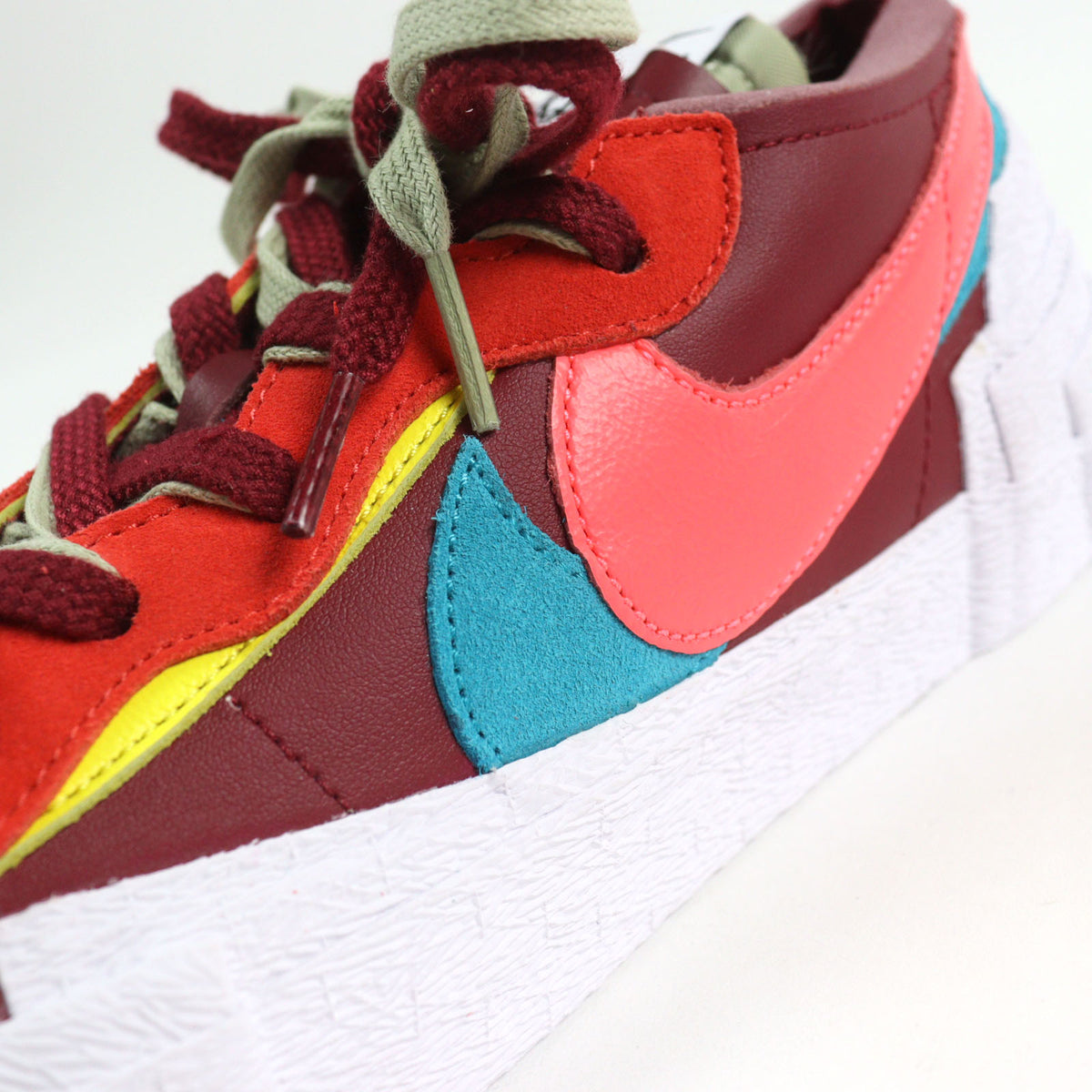 ナイキ カウズ サカイ BLAZER LOW ブレーザー ロー トリプルネームタグ XXモチーフ刻印 レースアップ ローカットスニーカー マルチカラー 27 メンズ