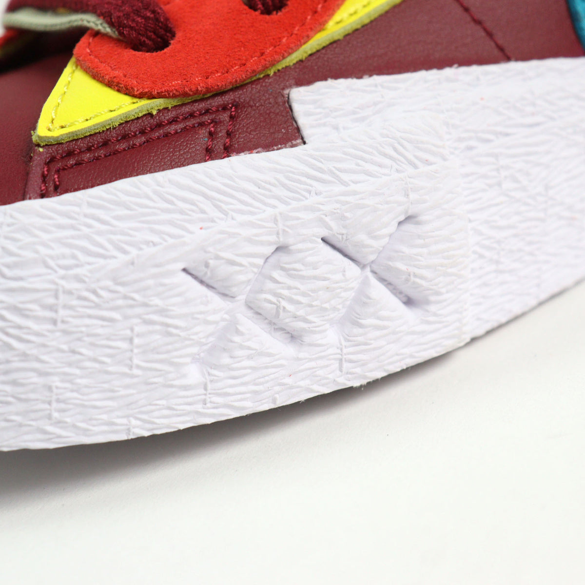 ナイキ カウズ サカイ BLAZER LOW ブレーザー ロー トリプルネームタグ XXモチーフ刻印 レースアップ ローカットスニーカー マルチカラー 27 メンズ