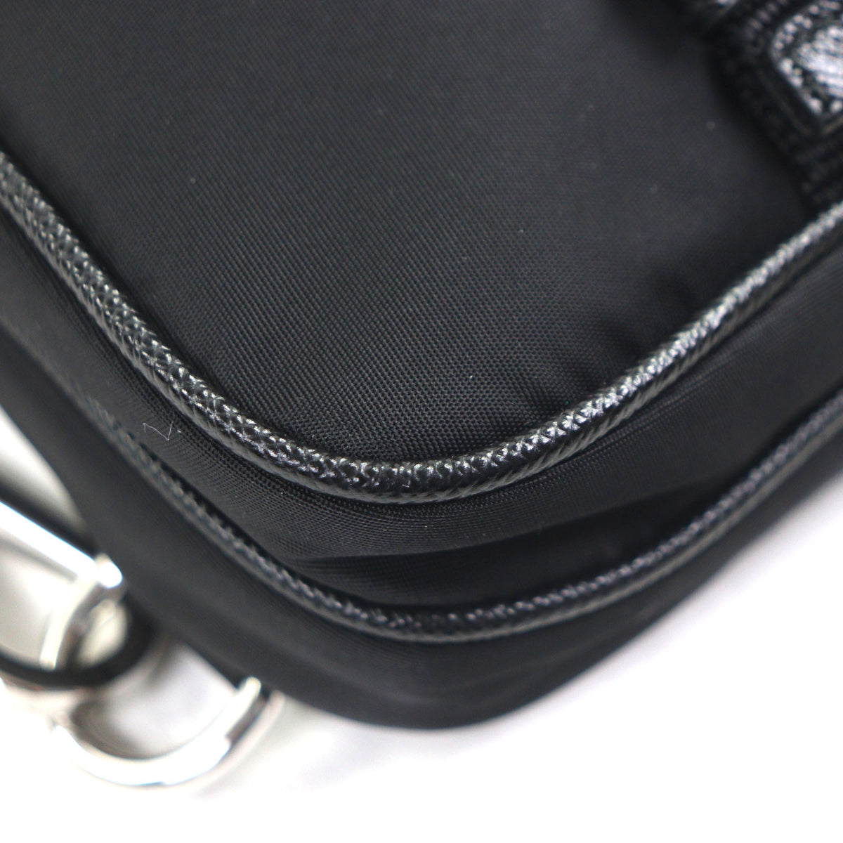 プラダ Re-Nylon トライアングルロゴ 三角プレート スマートフォンケース ボディバッグ ブラック メンズ
