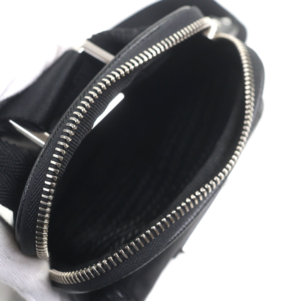 プラダ Re-Nylon トライアングルロゴ 三角プレート スマートフォンケース ボディバッグ ブラック メンズ