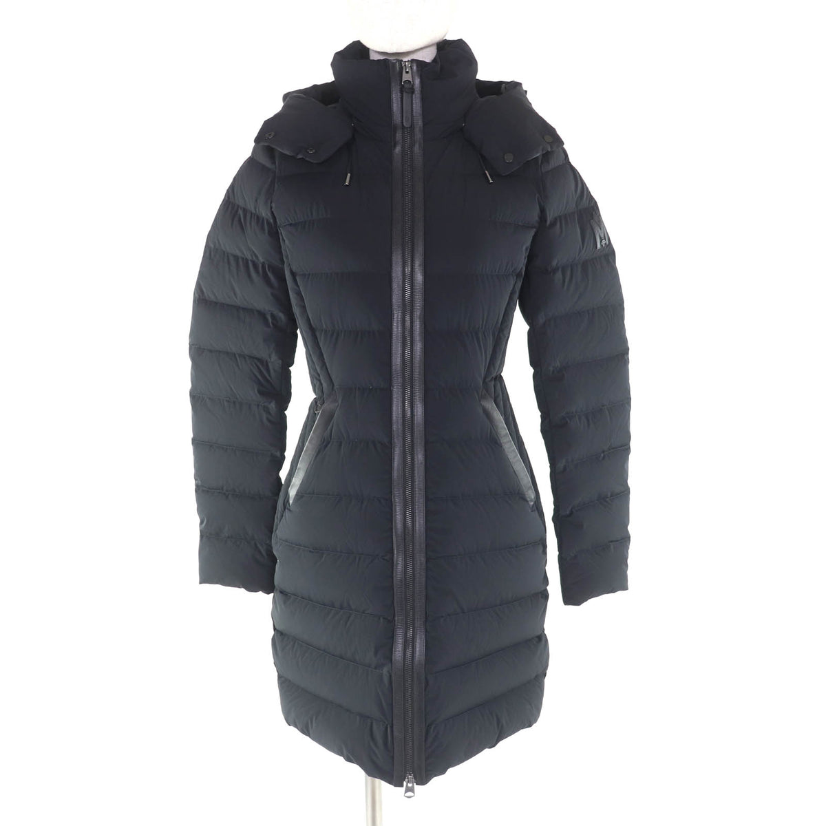 マッカージュ FARREN レザーロゴワッペン・フード付 ZIP UP ダウンコート ブラック XS レディース