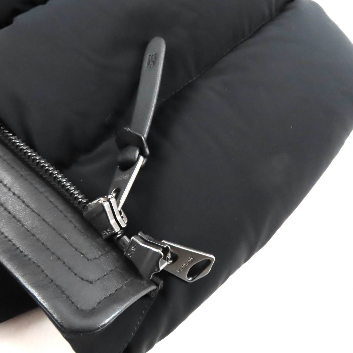 マッカージュ FARREN レザーロゴワッペン・フード付 ZIP UP ダウンコート ブラック XS レディース