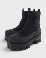 NEWSEDのPRADAモノリスRe-Nylonショートブーツ。ブラックのギャバジン素材にトライアングルロゴが特徴的な厚底ブーツ