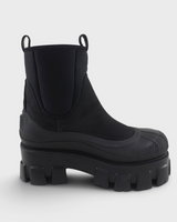 NEWSEDのPRADAモノリスRe-Nylonショートブーツ。厚底のラグソールが特徴的なブラックのギャバジン素材ブーツ。