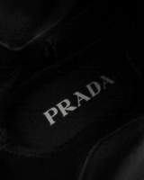 NEWSEDのPRADAモノリスRe-Nylonショートブーツ。ブラックのギャバジン素材にトライアングルロゴが施されたデザイン。