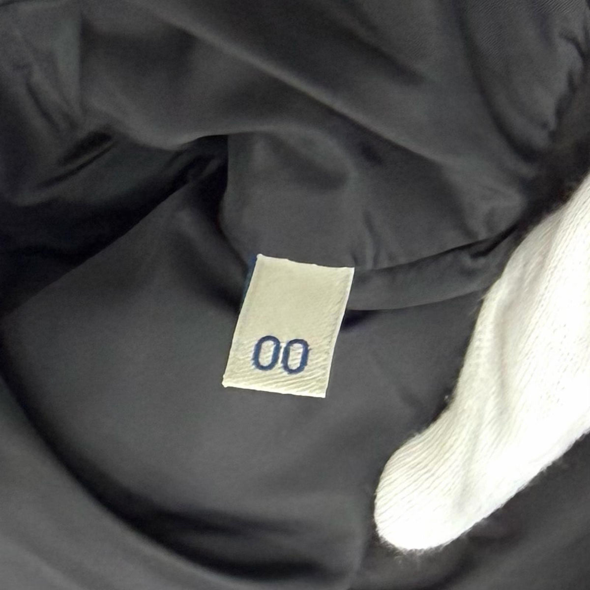 モンクレール AGOT ベルト・フード付 デカロゴワッペン ZIP UP ダウンコート ブラック 00 レディース