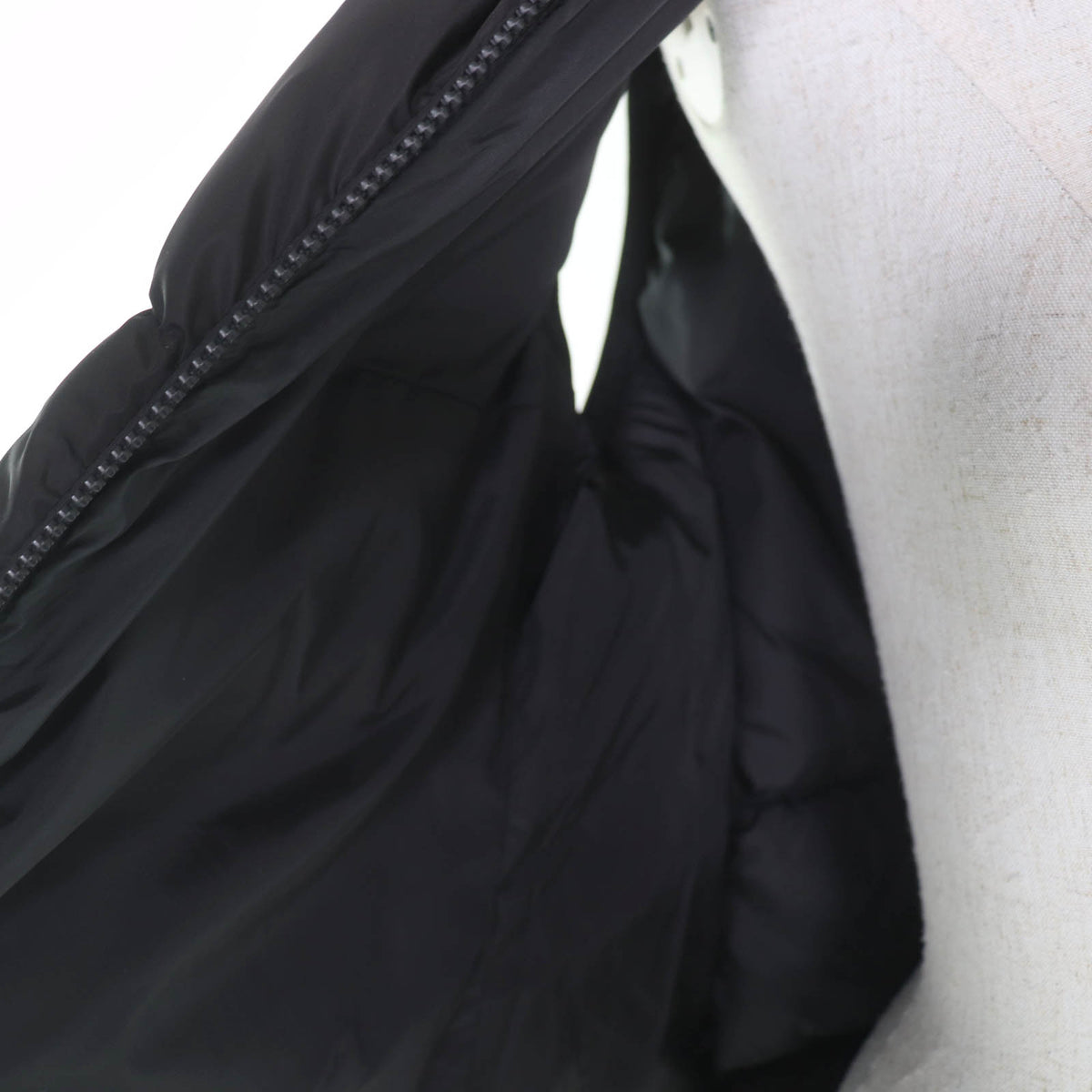 モンクレール BAIRON ロゴワッペン・フード付 ZIP UP ダウンベスト ブラック 1 レディース
