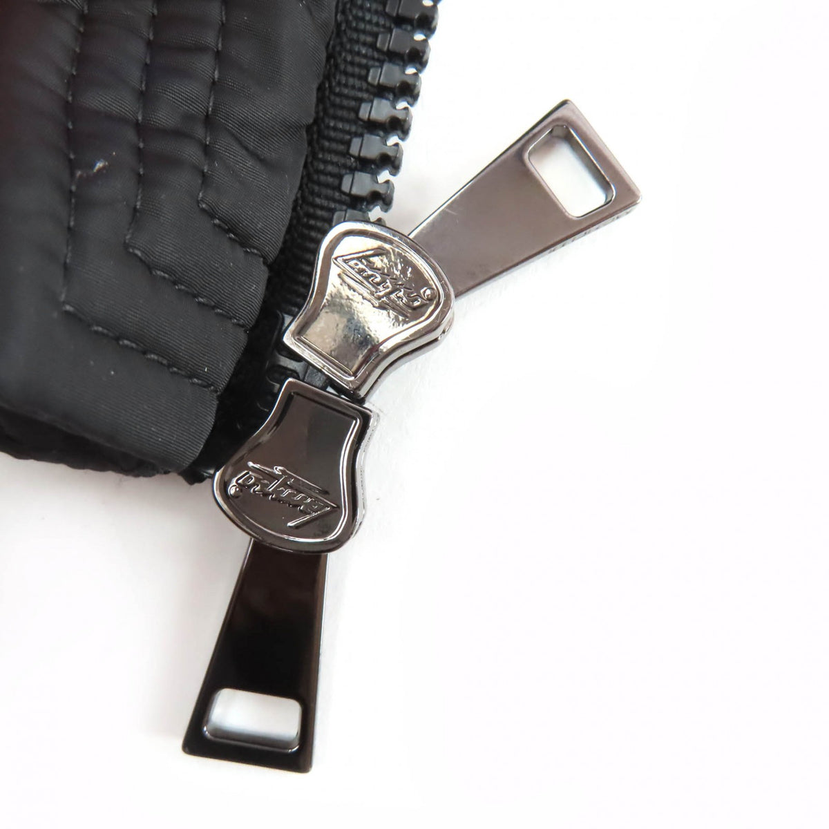 モンクレール BAIRON ロゴワッペン・フード付 ZIP UP ダウンベスト ブラック 1 レディース