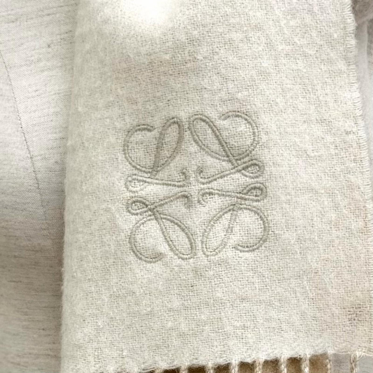 ロエベ バイカラー スカーフ 現行品 アナグラム刺繍入り フリンジ マフラー レディース