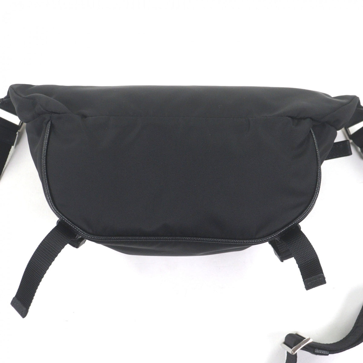 プラダ Re-Nylon トライアングルロゴ ショルダーバッグ ボディバッグ ブラック メンズ