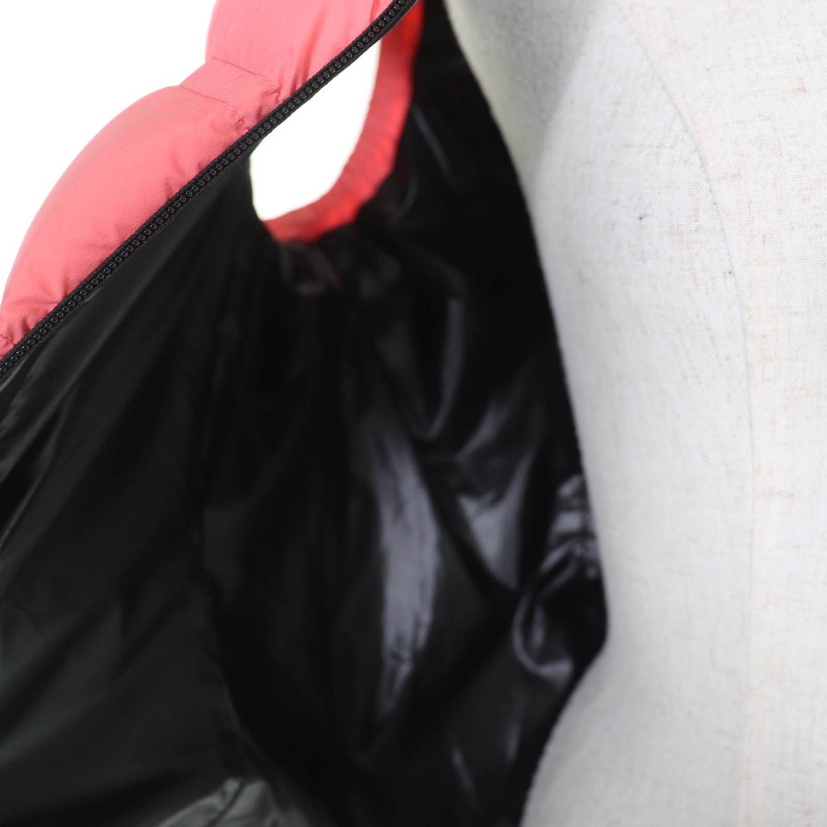 モンクレール ALITERSE ロゴワッペン・フード付 ZIP UP ダウンベスト コーラル系 3 レディース