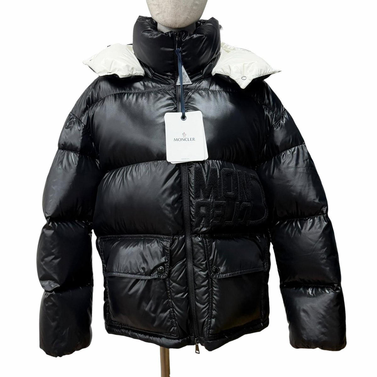 モンクレール ABBAYE フロントロゴ フード付 ZIP UP ダウンジャケット ブラック 3 レディース