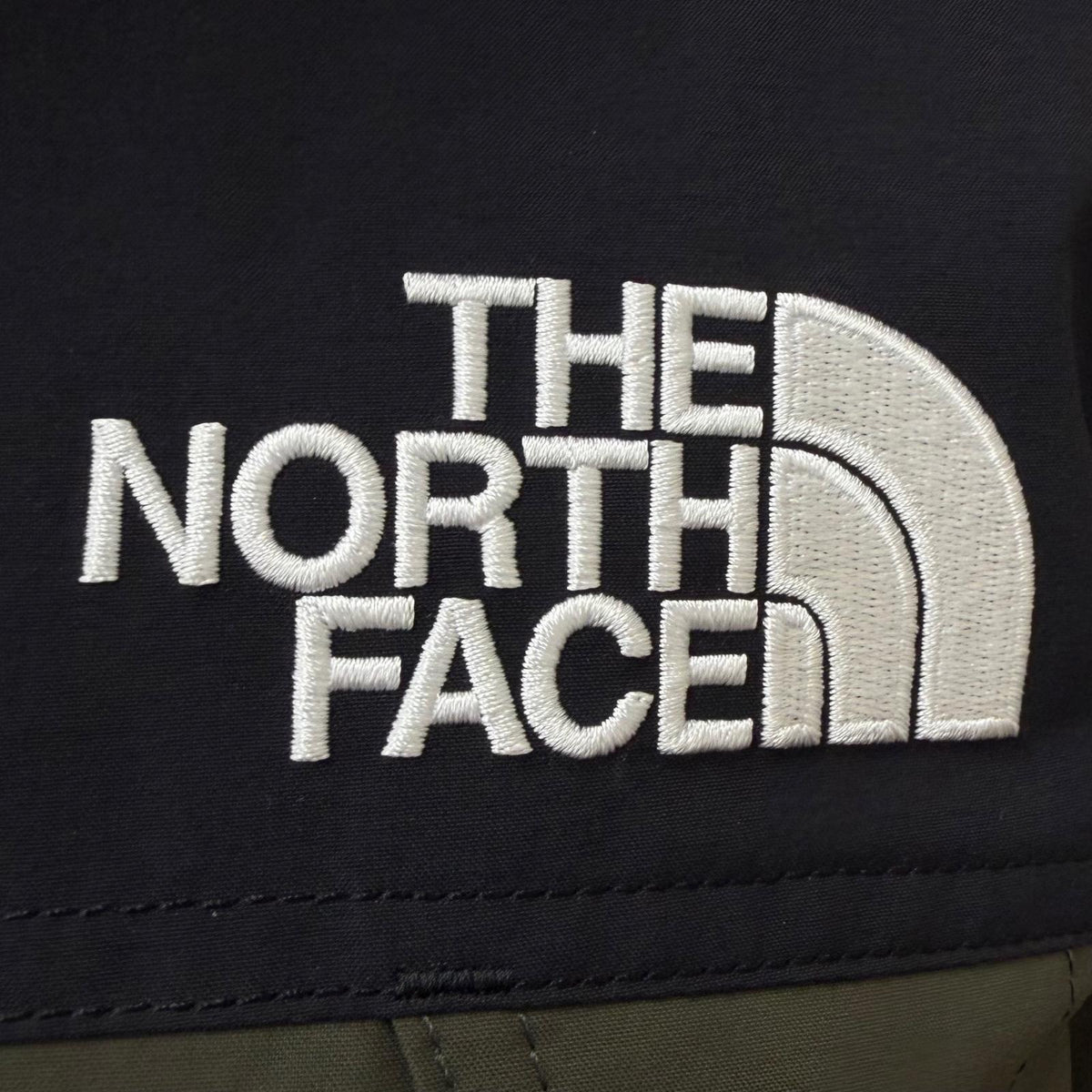 ザ・ノースフェイス Mountain Down Jacket GORE-TEX フーデッド ダウンジャケット カーキ M メンズ