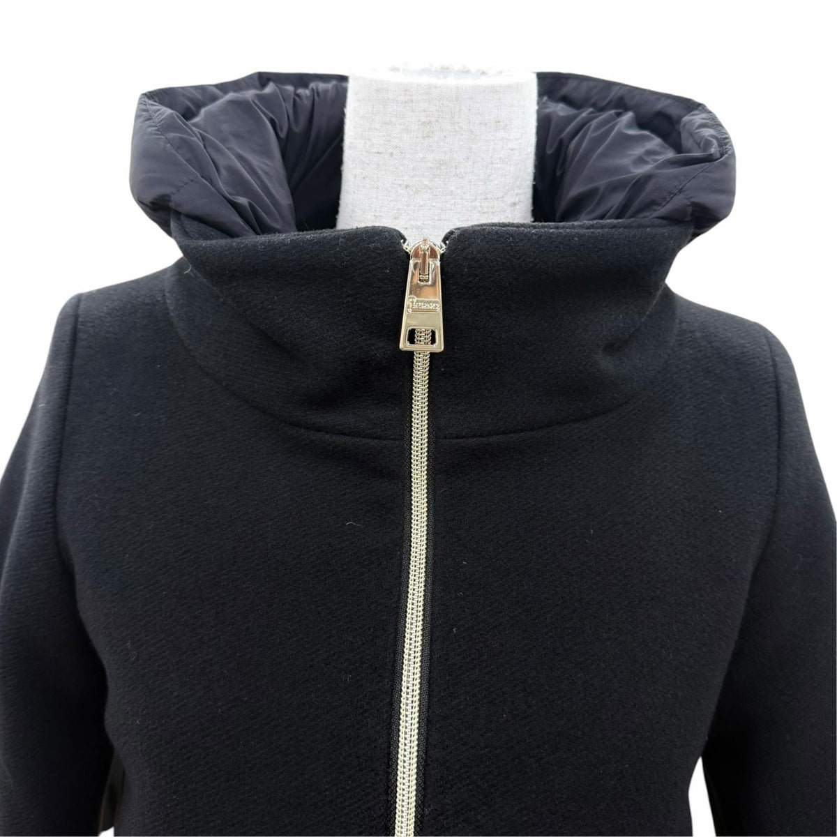 ヘルノ DIAGONAL WOOL AND NUAGE PARKA ダウンコート ブラック IT 38 レディース
