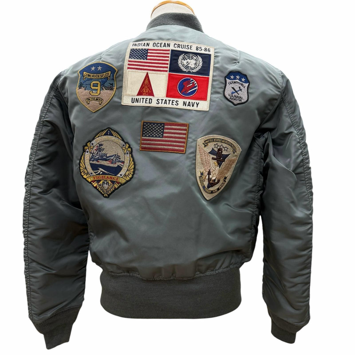 アヴィレックス TOP GUN MA-1 CUSTOM ワッペン付き 中綿入り ジップアップ フライトジャケット スカジャン カーキ M メンズ