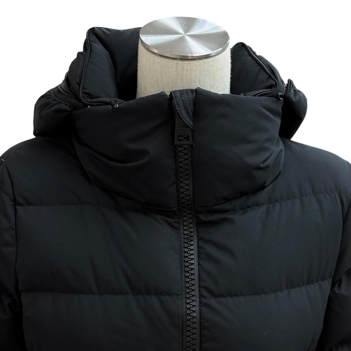 ヘルノ Laminar GORETEX フード付 ロゴ入り ZIP UP ダウンコート ブラック 38 レディース