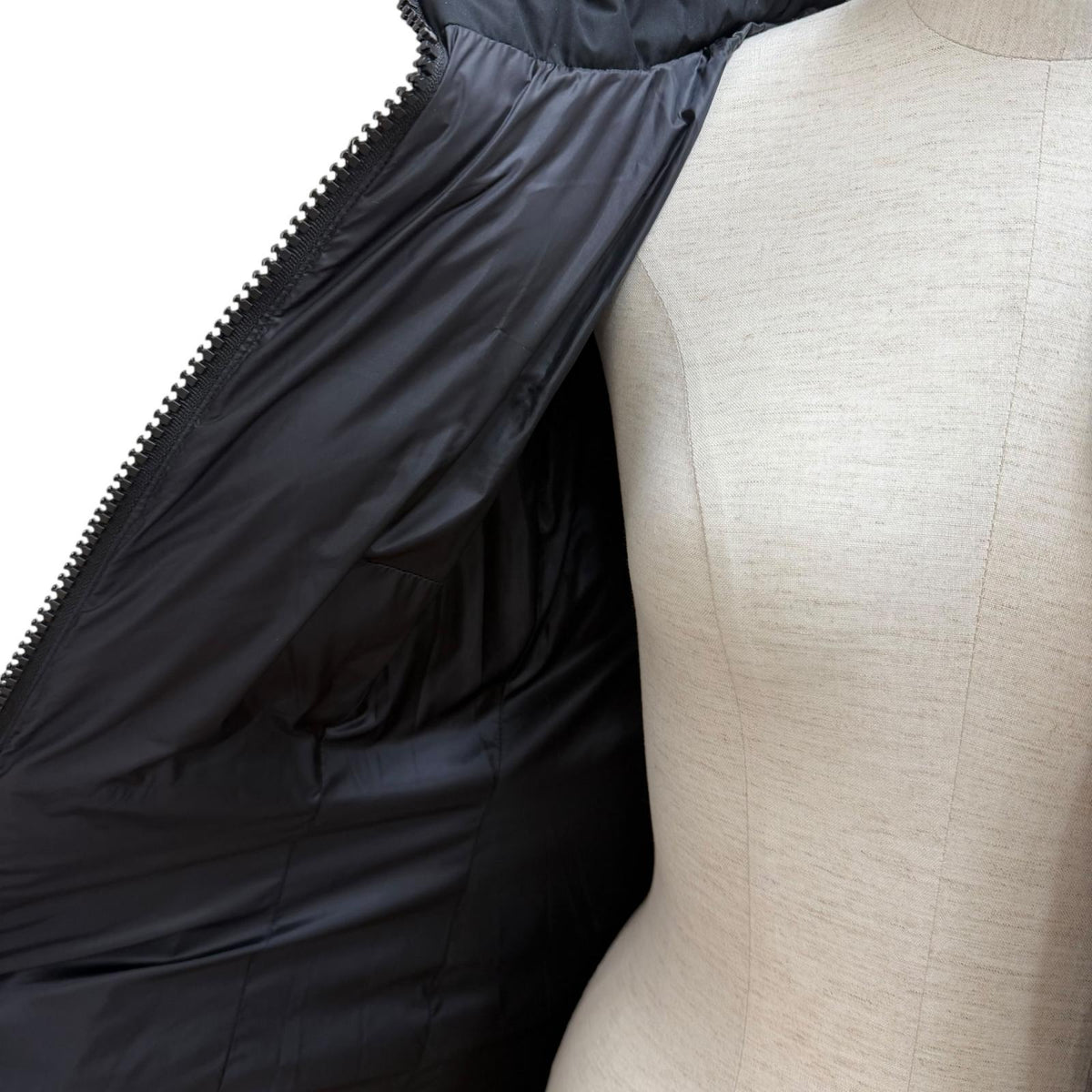 ヘルノ Laminar GORETEX フード付 ロゴ入り ZIP UP ダウンコート ブラック 38 レディース