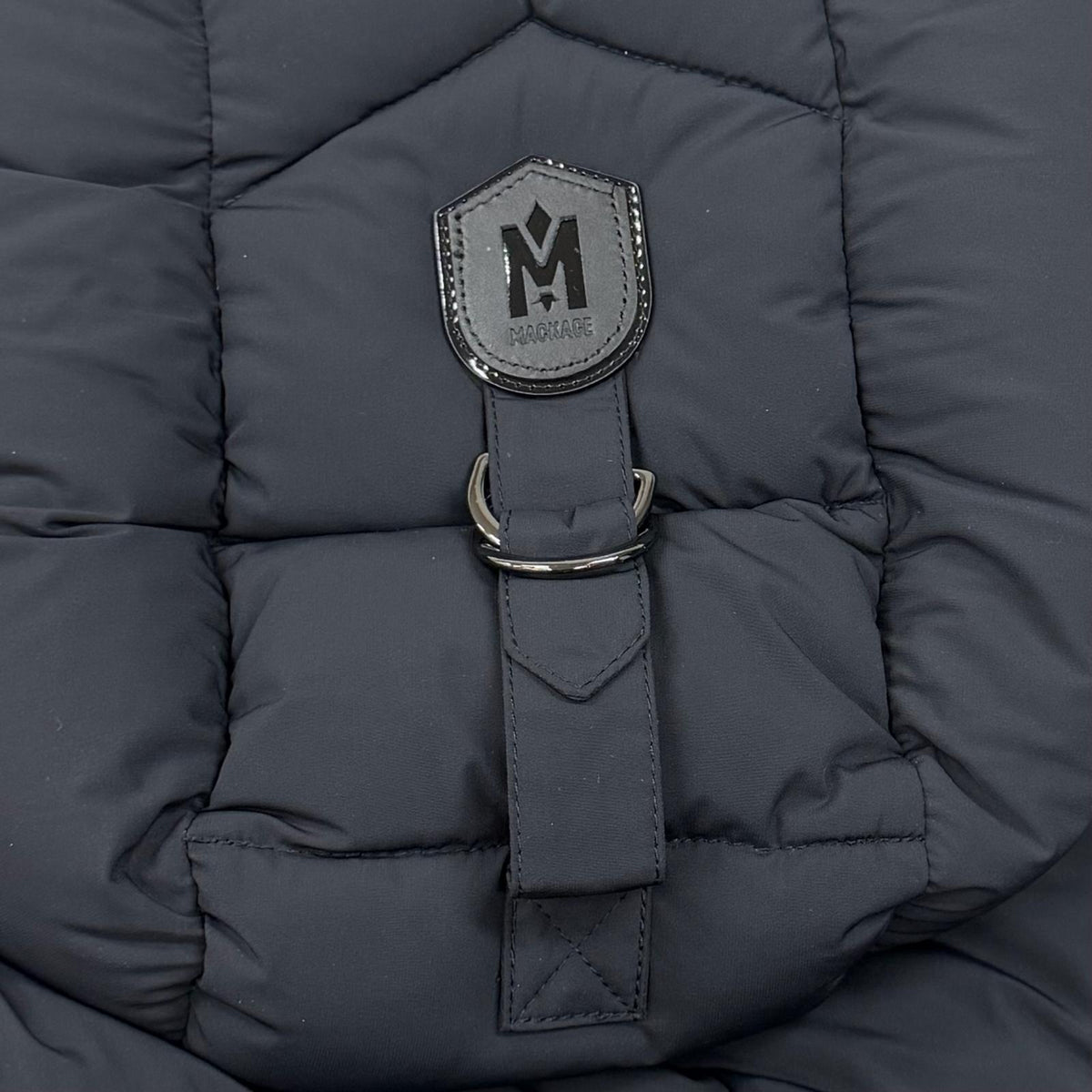 マッカージュ FARREN フード・レザーロゴワッペン付 ZIP UP ダウンコート ブラック M レディース